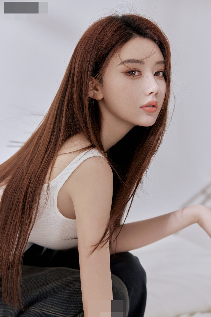 Hot girl xứ Trung này nhận được nhiều lời mời làm mẫu ảnh, quảng cáo,...