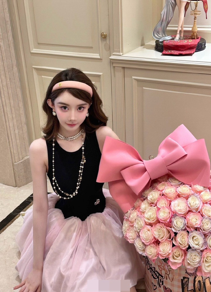 Chu Lâm Gia là cái tên được nhiều thương hiệu săn đón, sở hữu lượng fans đông đảo.