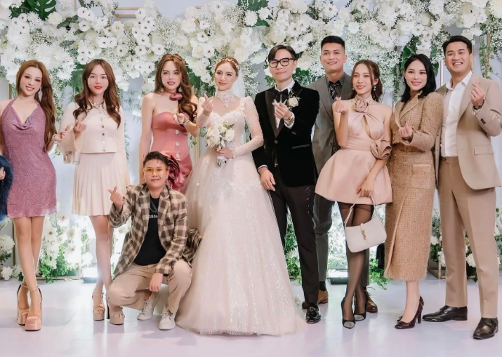 Từ những hot girl độc thân, tất cả hiện tại đều có tổ ấm riêng, hạnh phúc bên chồng và con.