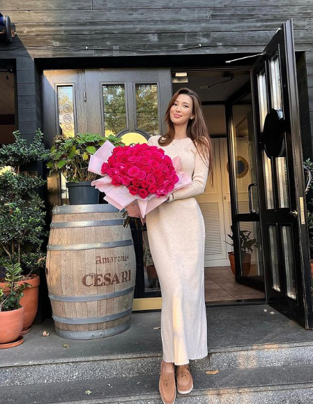 Truyền thông lẫn người hâm mộ ưu ái gọi Sabina Altynbekova là "nữ VĐV bóng chuyền xinh đẹp nhất thế giới".