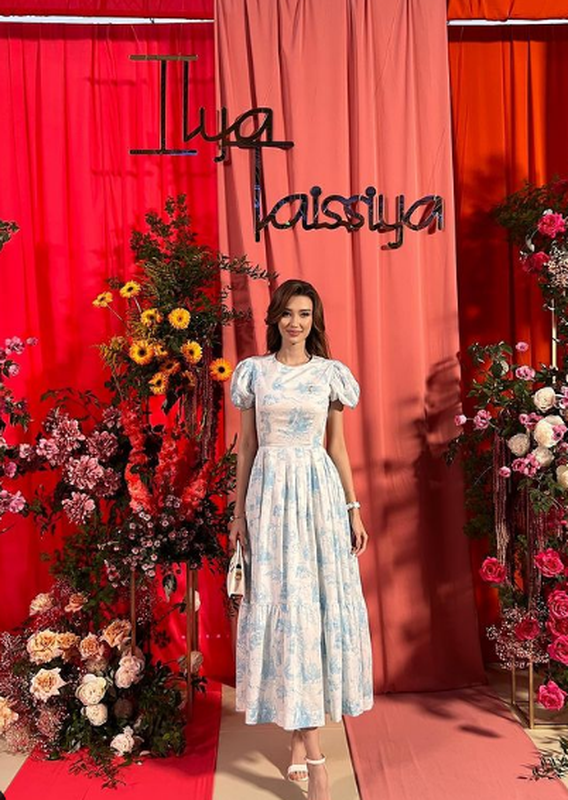 Một vài năm trở lại đây, Sabina Altynbekova bị nghi ngờ "trùng tu nhan sắc" bởi gương mặt có phần khác lạ và không được xinh đẹp như trước.