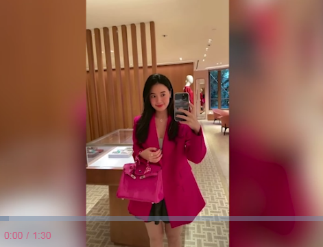 Mới đây, cựu hot girl Midu khiến netizen "sáng mắt" với màn đập hộp khoe thành quả shopping mới. Ảnh: Chụp màn hình