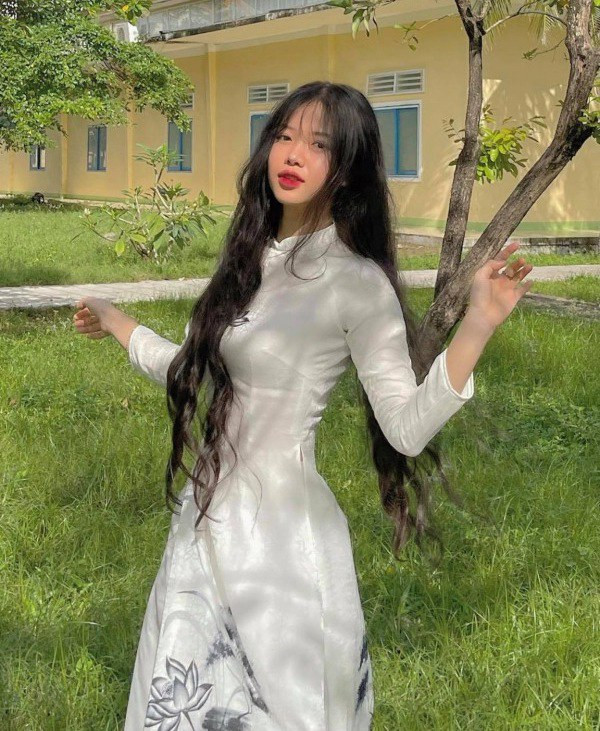 Sau 3 năm nổi tiếng, nhan sắc của Trà Giang ngày càng thăng hạng cả về thần thái lẫn vóc dáng.