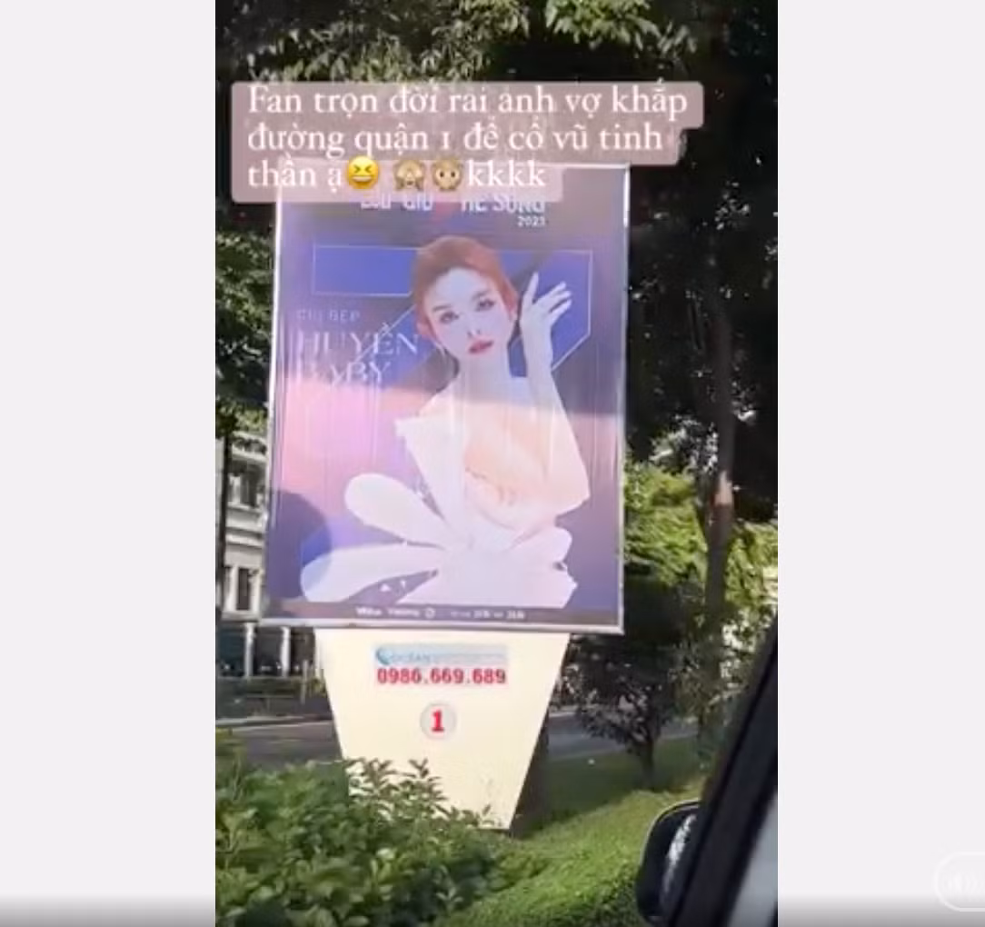 "Fan trọn đời rải ảnh vợ khắp đường quận 1 để cổ vũ tinh thần ạ" - hot girl đời đầu này hãnh diện khoe.