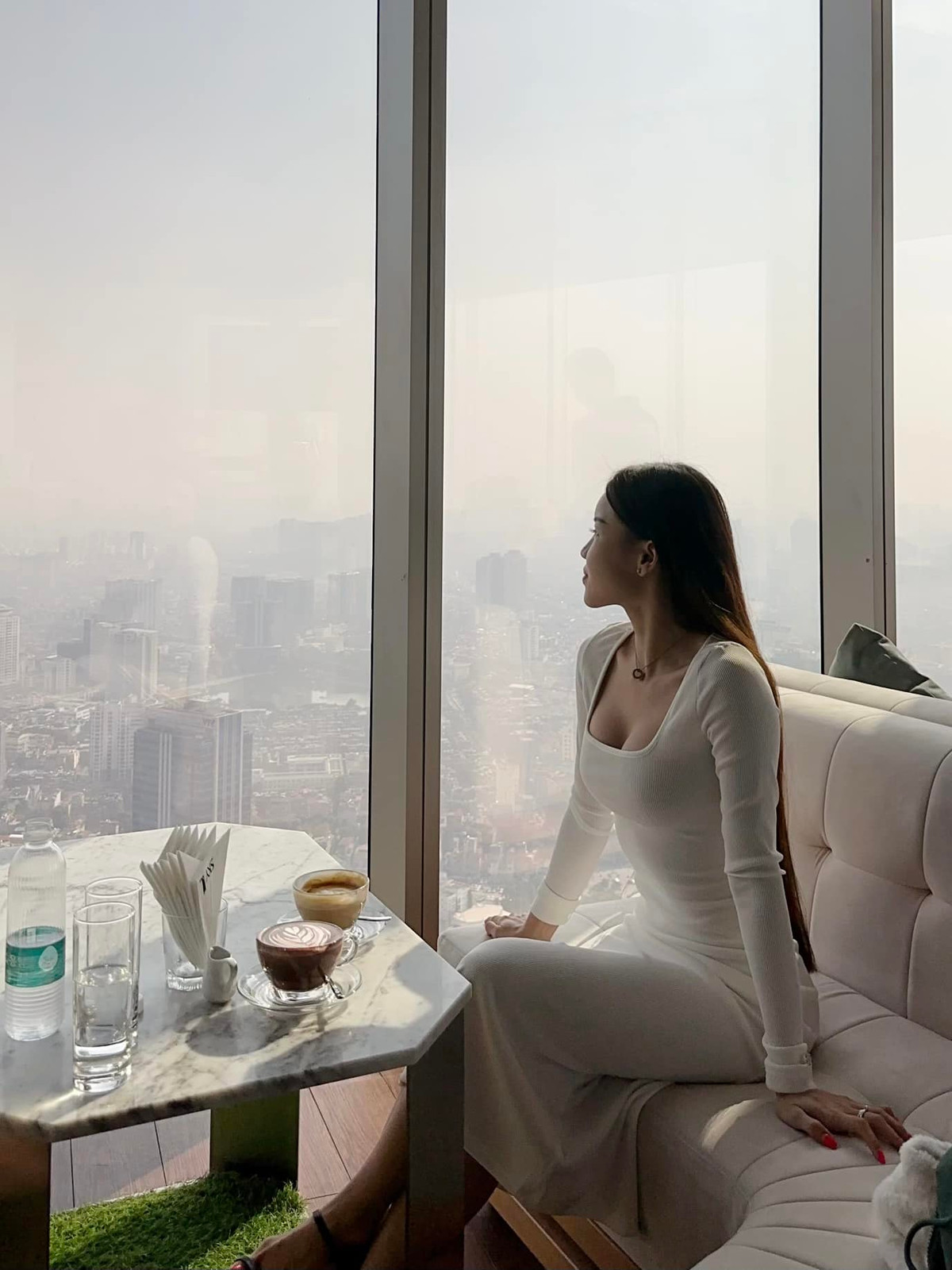 Khác với các nàng WAGs, nữ PT có cách thể hiện tình cảm khá tinh tế.