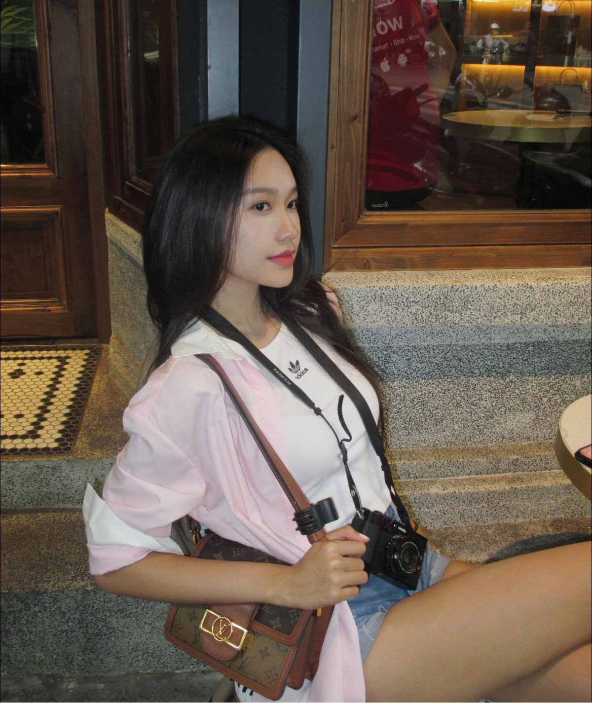 Vợ sắp cưới của Đoàn Văn Hậu - Doãn Hải My chia sẻ hai bức ảnh quá khứ và tiết lộ điều đặc biệt từ nhỏ đến khi trưởng thành gây chú ý.