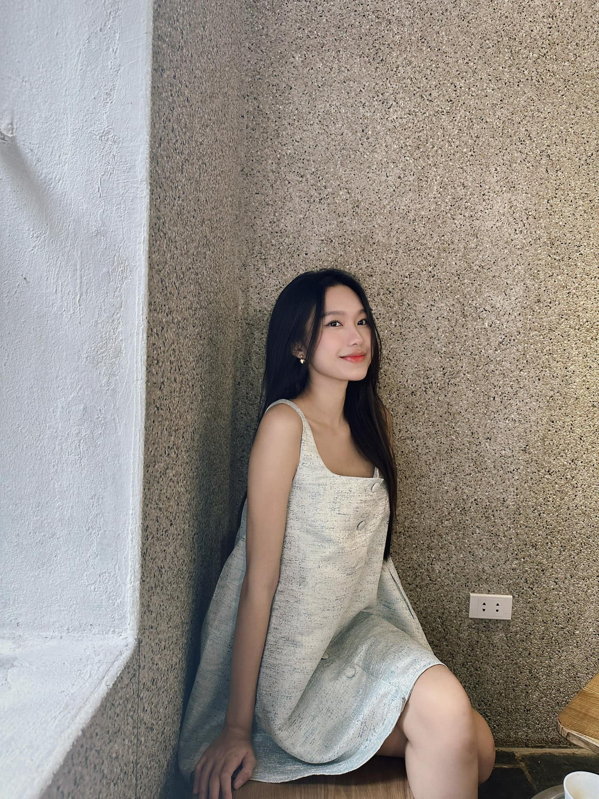 Ở tuổi 22, nhan sắc thanh thuần, trong trẻo của bạn gái Văn Hậu luôn thuộc "hàng top" trong dàn WAG Việt.