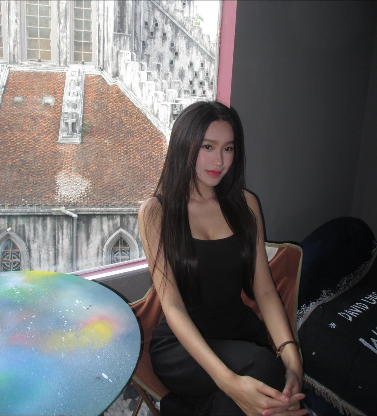 Đôi môi cũng là đặc điểm dễ dàng bắt gặp ở Doãn Hải My khi lớn. Cô nàng thường xuyên khoe nụ cười toả nắng, cong cong khoé môi gợi cảm.