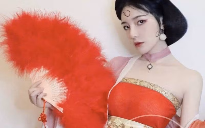 Những tác phẩm trên TikTok của hot girl xứ Trung này đều mang hơi hướng cổ trang.