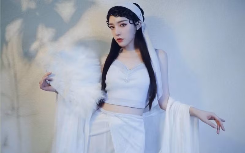 Khán giả thích thú khi ngắm ảnh của Tiểu Tranh Tử vì ở cô có chút gì đó cổ điển, nhẹ nhàng và thanh thoát như những mỹ nhân ngày xưa.