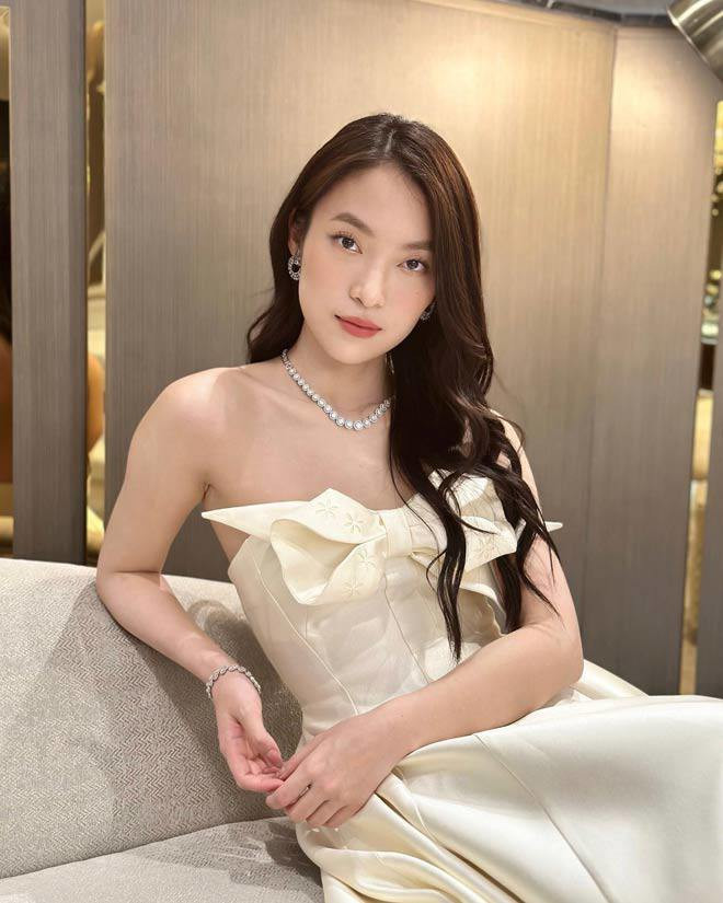 Đồng hành với “Đường lên đỉnh Olympia” hai mùa liên tiếp, MC Khánh Vy đã cho thấy sự trưởng thành của mình.