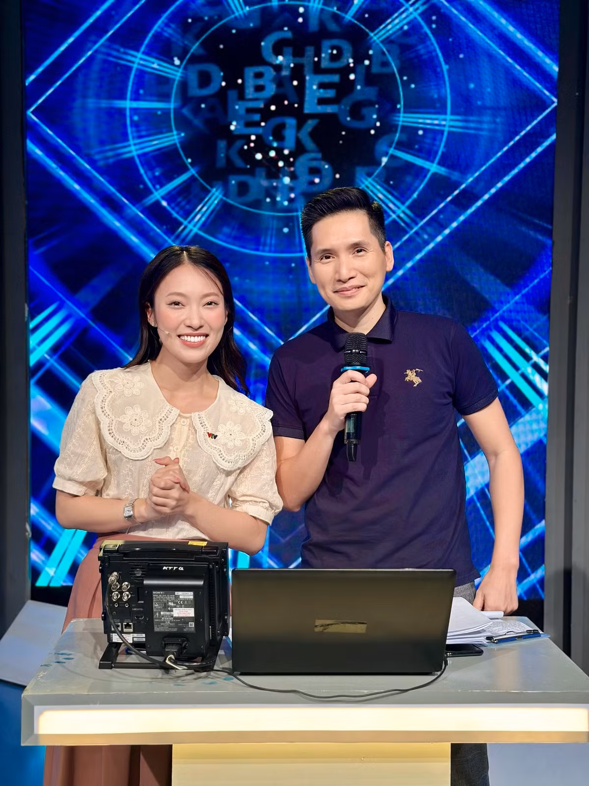 Năm nay là năm thứ hai Khánh Vy dẫn chung kết năm Đường lên đỉnh Olympia. Tại chung kết Olympia năm 2022, nữ MC gây nhiều tranh cãi về lối dẫn.