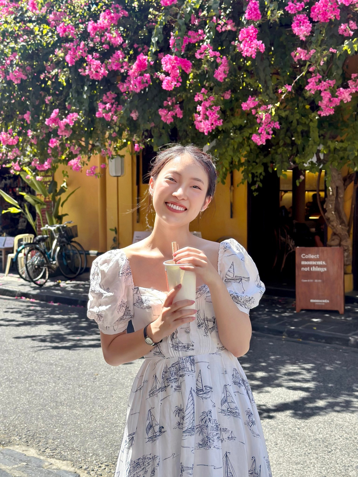 Khánh Vy còn có nhiều thành tích hoạt động ngoại khóa ấn tượng như đại diện thanh niên Việt Nam thuyết trình tại hội nghị Hành trình tiểu vùng sông Mê Kông lần thứ 13 do Trung Quốc và Thái Lan tổ chức, một trong 4 đại diện châu Á tham gia Ambassador Tour tại Washington, Mỹ.