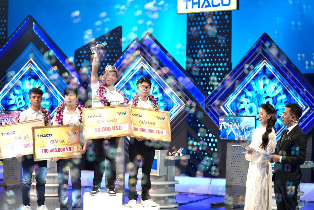 MC Khanh Vy nhan loi khen khi dan chung ket Olympia 2023