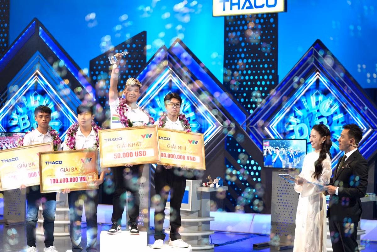 MC Khanh Vy nhan loi khen khi dan chung ket Olympia 2023