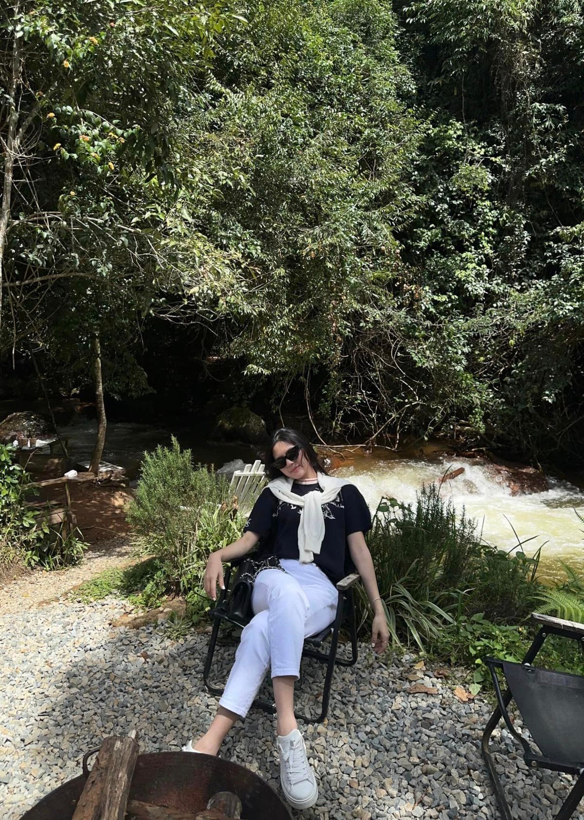 Người đẹp SN 2000 biết lựa chọn phong cách thời trang phù hợp và trở nên thu hút hơn trước.