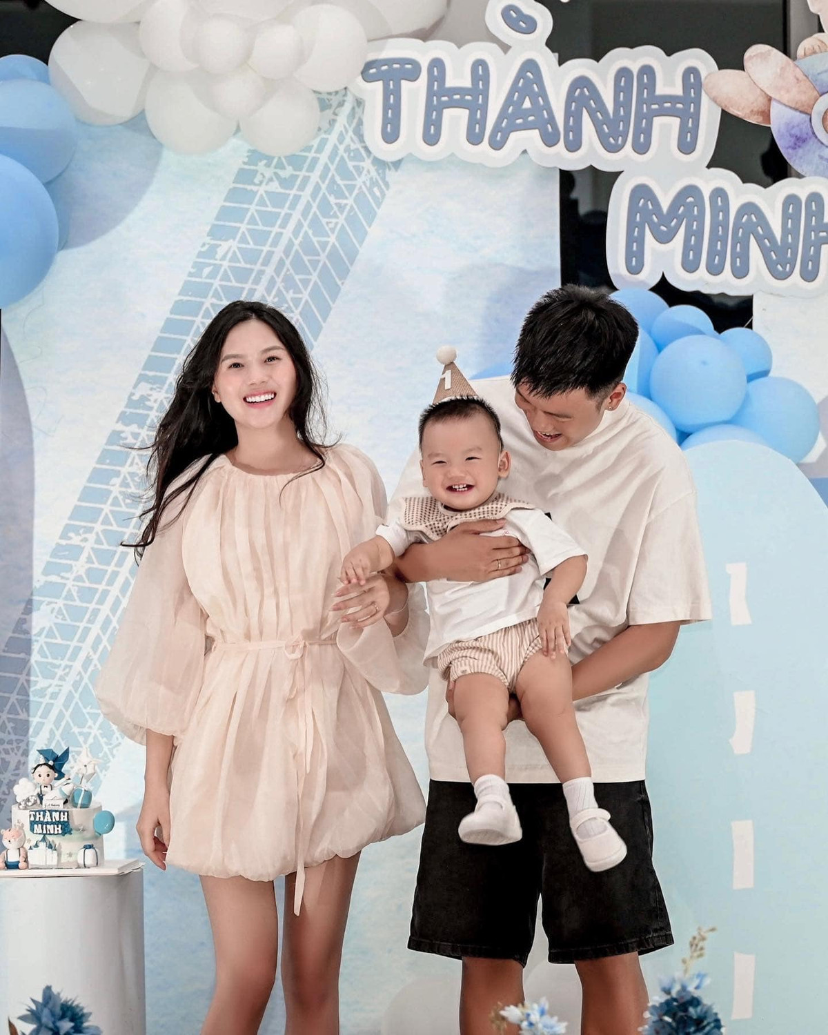 Kể từ khi làm vợ, làm mẹ, cuộc sống hôn nhân của vợ cầu thủ Thành Chung vẫn nhận được sự quan tâm.