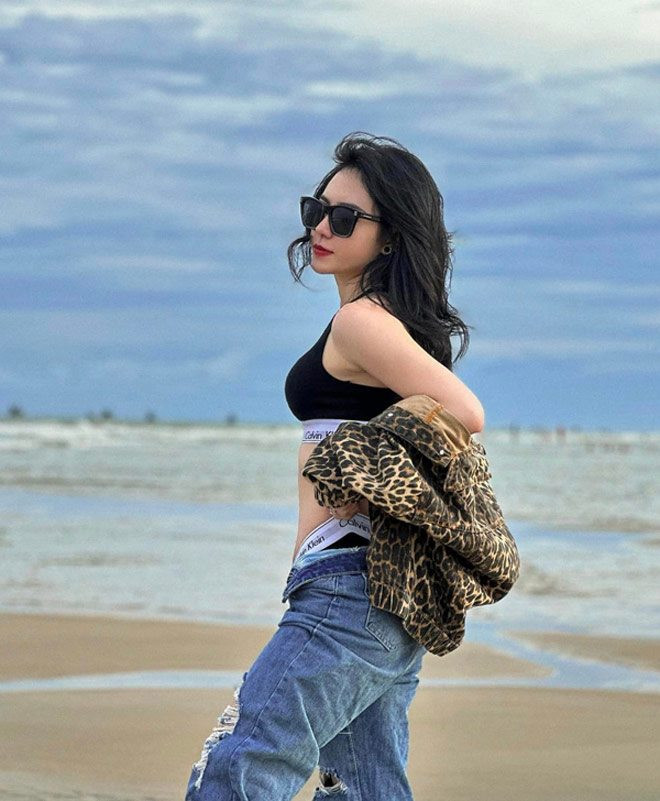 Cô gái sở hữu tên độc lạ sinh ra và lớn lên ở Đồng Nai. Cái tên đặc biệt là do bố cô đặt, bắt nguồn từ những loại vỏ lốp xe hơi nổi tiếng.