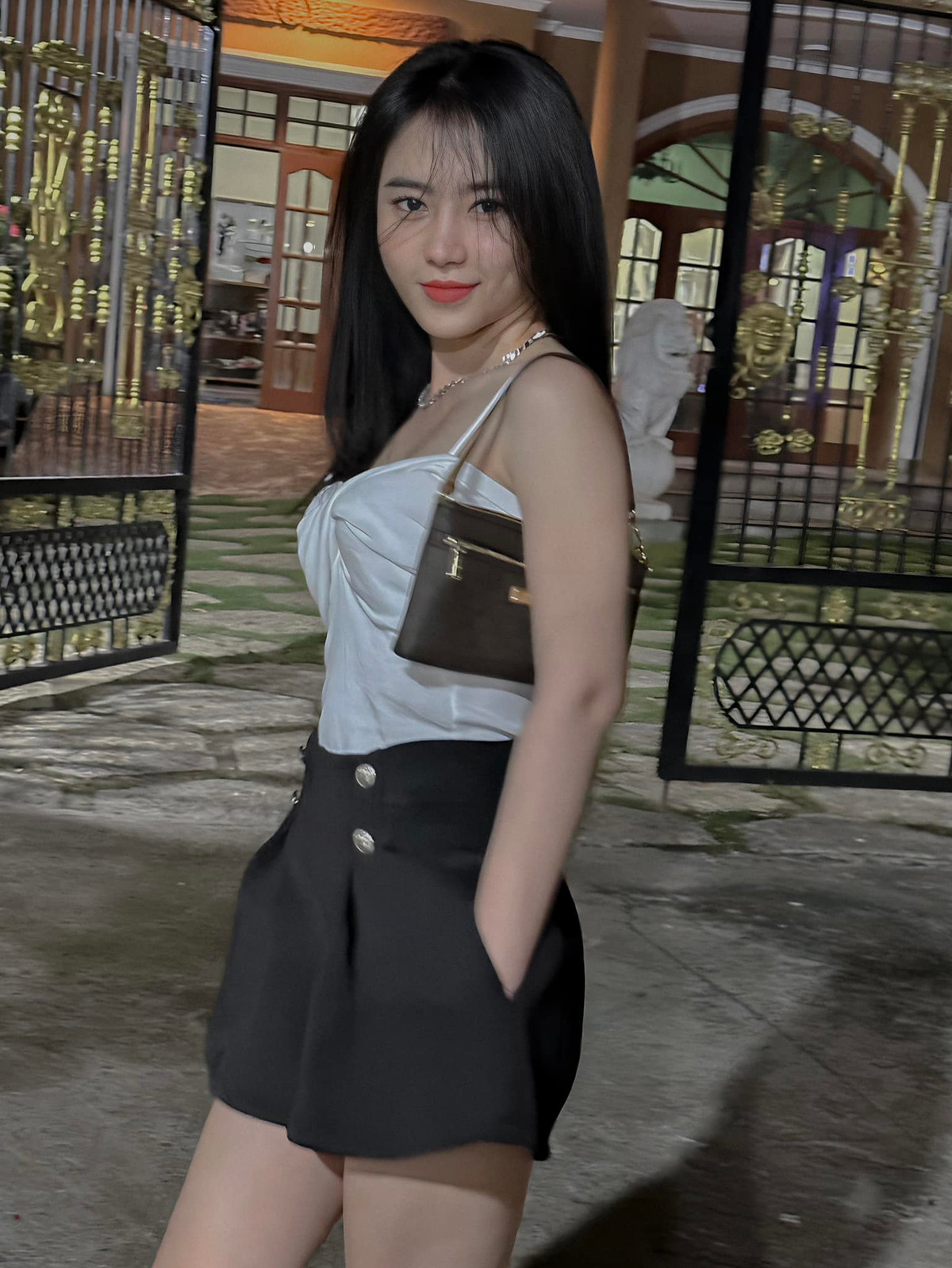 Cái tên lạ cũng khiến Otani gặp đủ chuyện bi hài mỗi khi làm giấy tờ hoặc làm căn cước công dân. Nhiều cán bộ, công an nhầm lẫn, hay gọi nhầm tên cô thành Otina, Nobita... Khi ấy, cô gái chỉ biết cười rồi đọc to, rõ ràng họ tên lại một lần nữa cho mọi người nghe, tránh sai lệch thông tin.