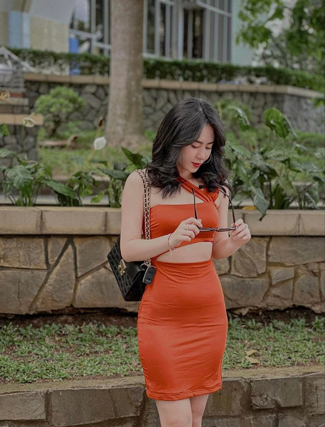 "Đinh là họ của ba, Good trong goodyear – một loại vỏ lốp xe nổi tiếng trong những năm đầu 1990 và Otani cũng là tên của loại vỏ lốp xe bên Thái Lan, Nhật Bản. Cái tên oái oăm như thế mà hồi đó nhà mình không ai phản đối thậm chí còn thấy hay vì nó độc lạ”, gái xinh này chia sẻ.