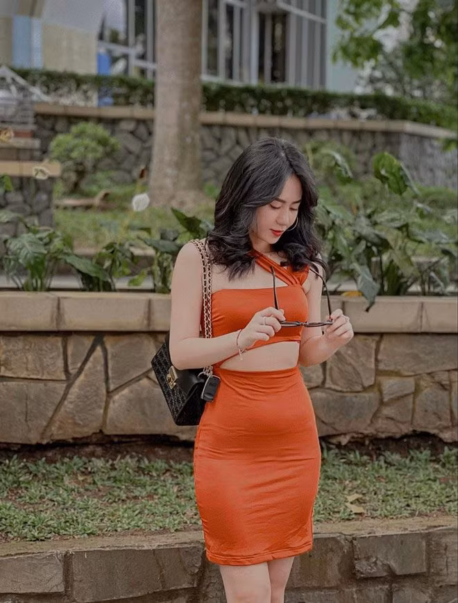 "Đinh là họ của ba, Good trong goodyear – một loại vỏ lốp xe nổi tiếng trong những năm đầu 1990 và Otani cũng là tên của loại vỏ lốp xe bên Thái Lan, Nhật Bản. Cái tên oái oăm như thế mà hồi đó nhà mình không ai phản đối thậm chí còn thấy hay vì nó độc lạ”, gái xinh này chia sẻ.