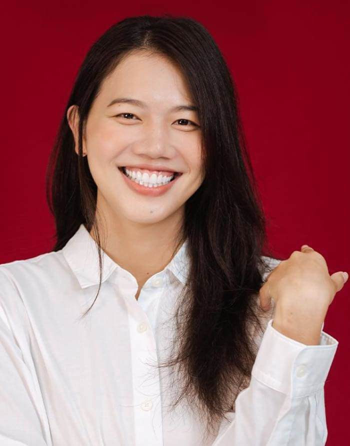 "Cô gái vàng" của làng thể thao Việt Nam diện áo phông in họa tiết của lễ hội với biểu tượng món ăn Việt Nam.