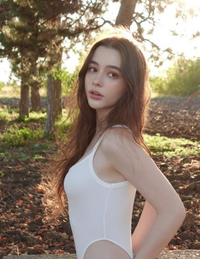 Nhiều cư dân mạng đã đặt cho cô gái này biệt danh “thiên thần mạng xã hội” nhờ sở hữu gương mặt xinh xắn.