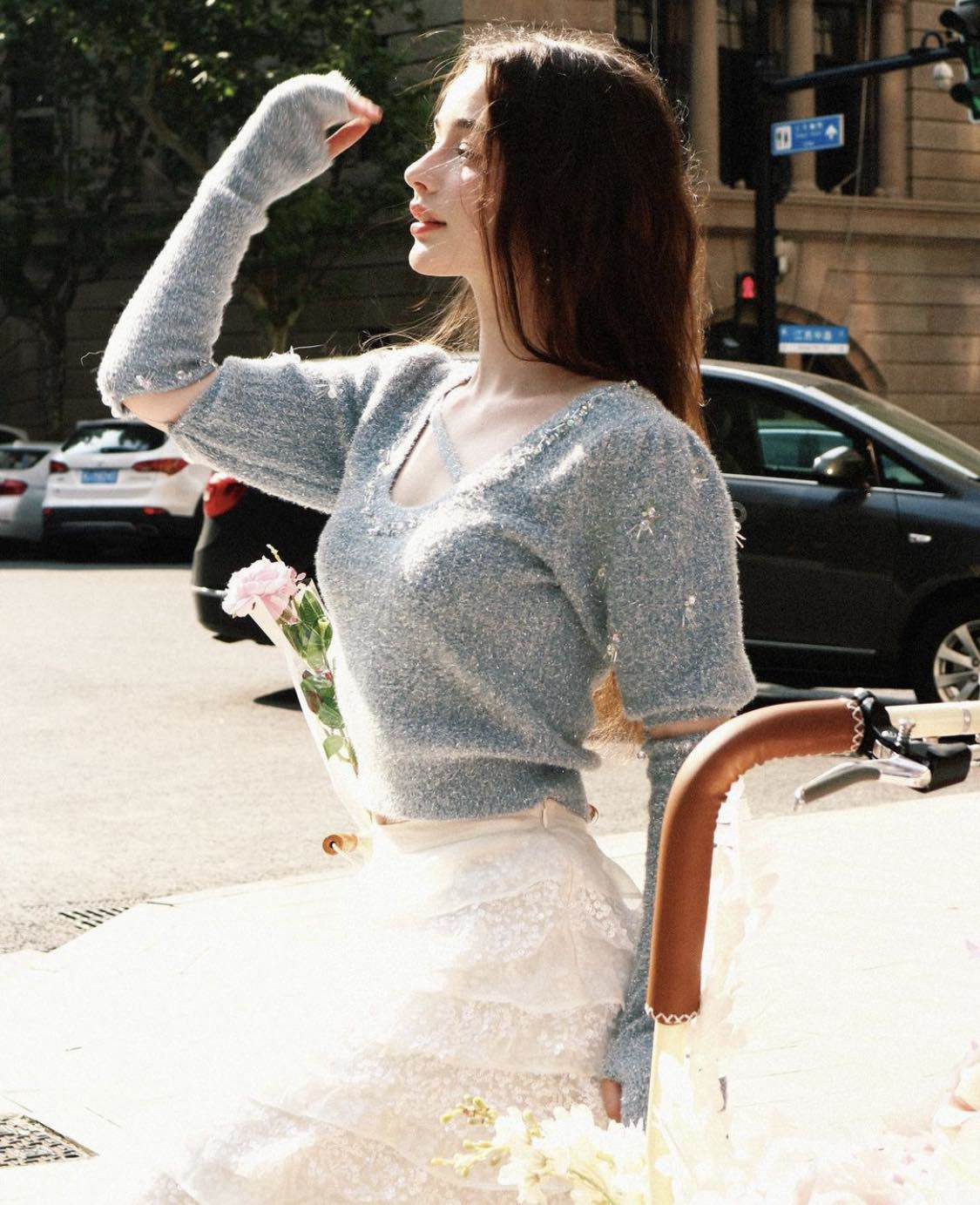 Sau khi được lan truyền rộng rãi, danh tính của gái xinh này cũng được tìm ra.