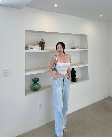 Thân hình đẹp đến khó tin này khiến gái xinh xứ Hàn bị đồn thổi là đã chỉnh sửa cơ thể nhất là vòng một đầy đặn.