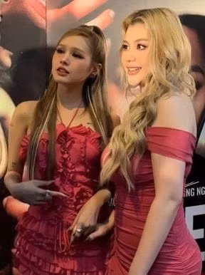 Hai hot girl Sài thành được nhận xét đẹp bất chấp dù qua cam thường. Sunna còn được nhận định là có body “bốc lửa” dù mới hạ sinh em bé cách đây cũng không lâu.