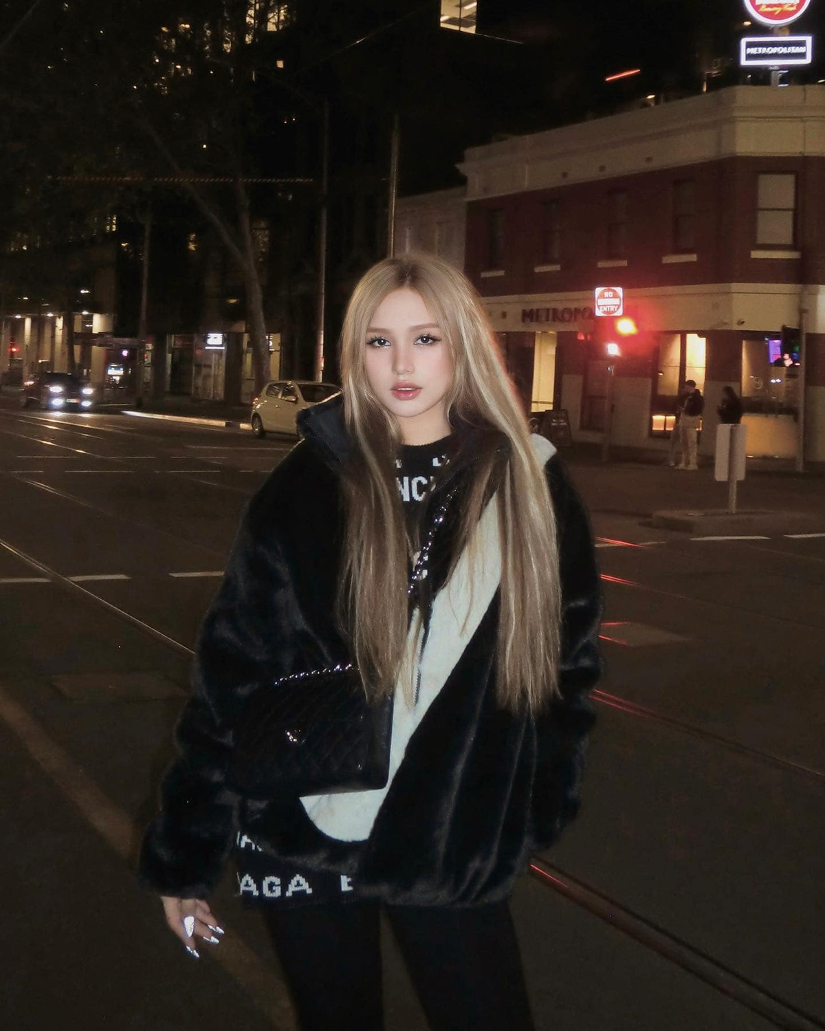 Vợ Xemesis trước nay vẫn luôn nổi tiếng với hình thể mảnh khảnh, còn Sunna lại cuốn hút với thân hình mũm mĩm và nước da trắng.