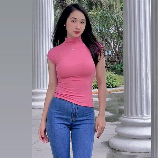 Được biết, cô đang giảng dạy tại trường tiểu học Phú Diễn, quận Bắc Từ Liêm, Hà Nội.