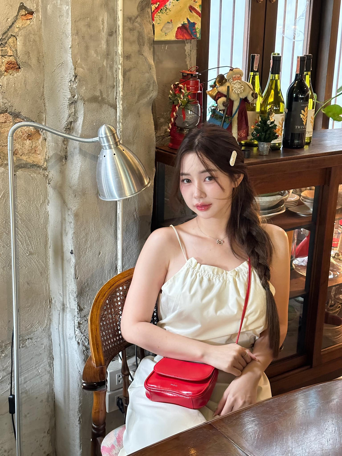 Hot girl Thái Lan sở hữu một nụ cười toả nắng mà bất kỳ ai cũng phải "đứng hình mất năm giây".