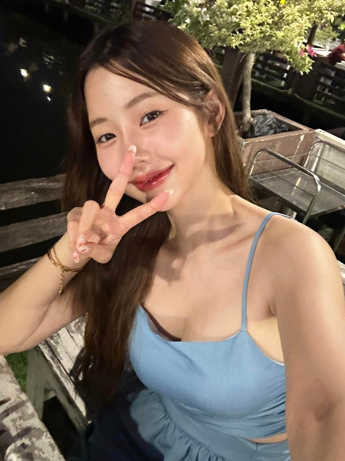 Nilawan Iamchuasawad tự tin khoe đường cong trong những shoot chụp bộ đồ gợi cảm.