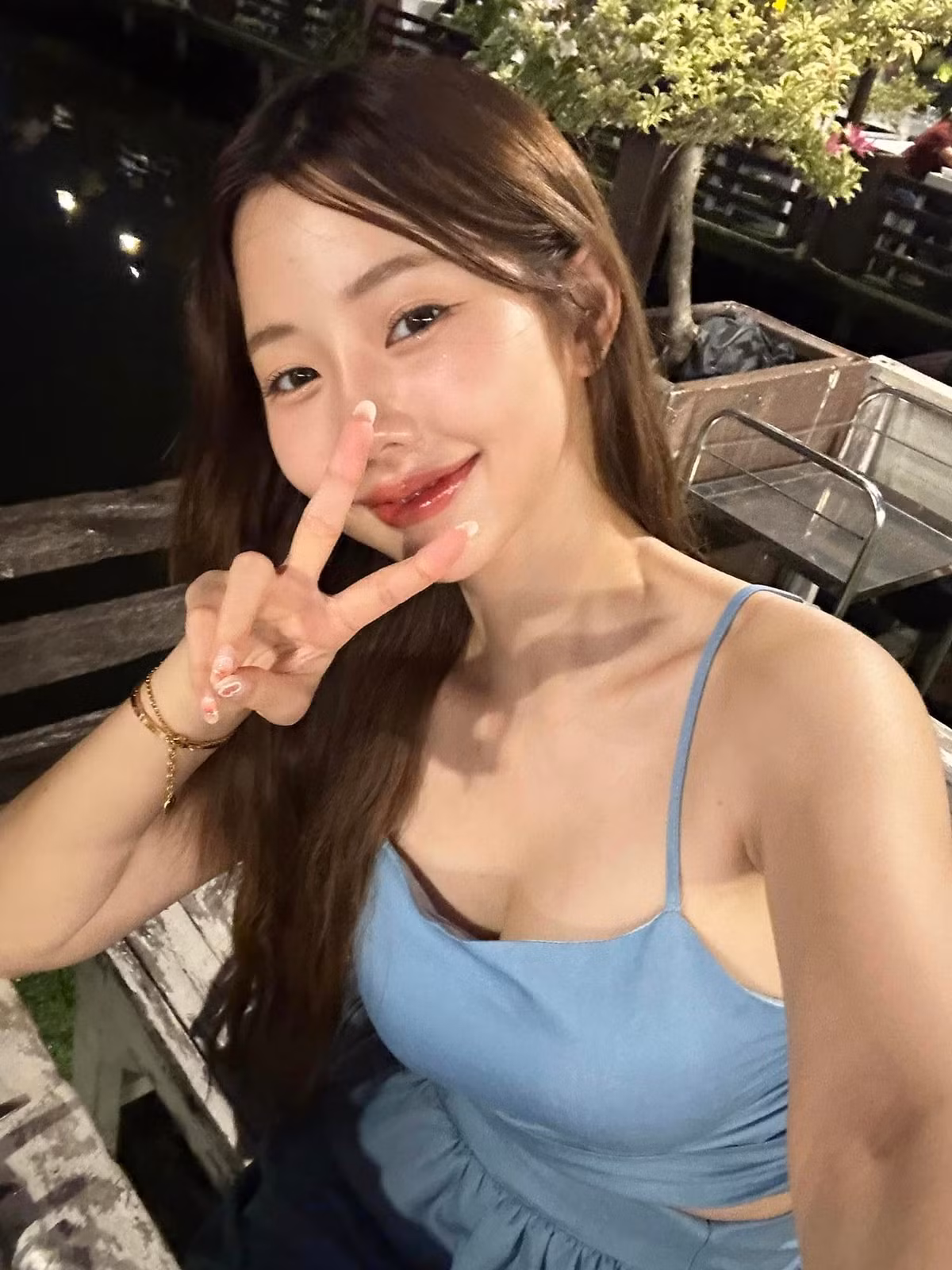 Nilawan Iamchuasawad tự tin khoe đường cong trong những shoot chụp bộ đồ gợi cảm.