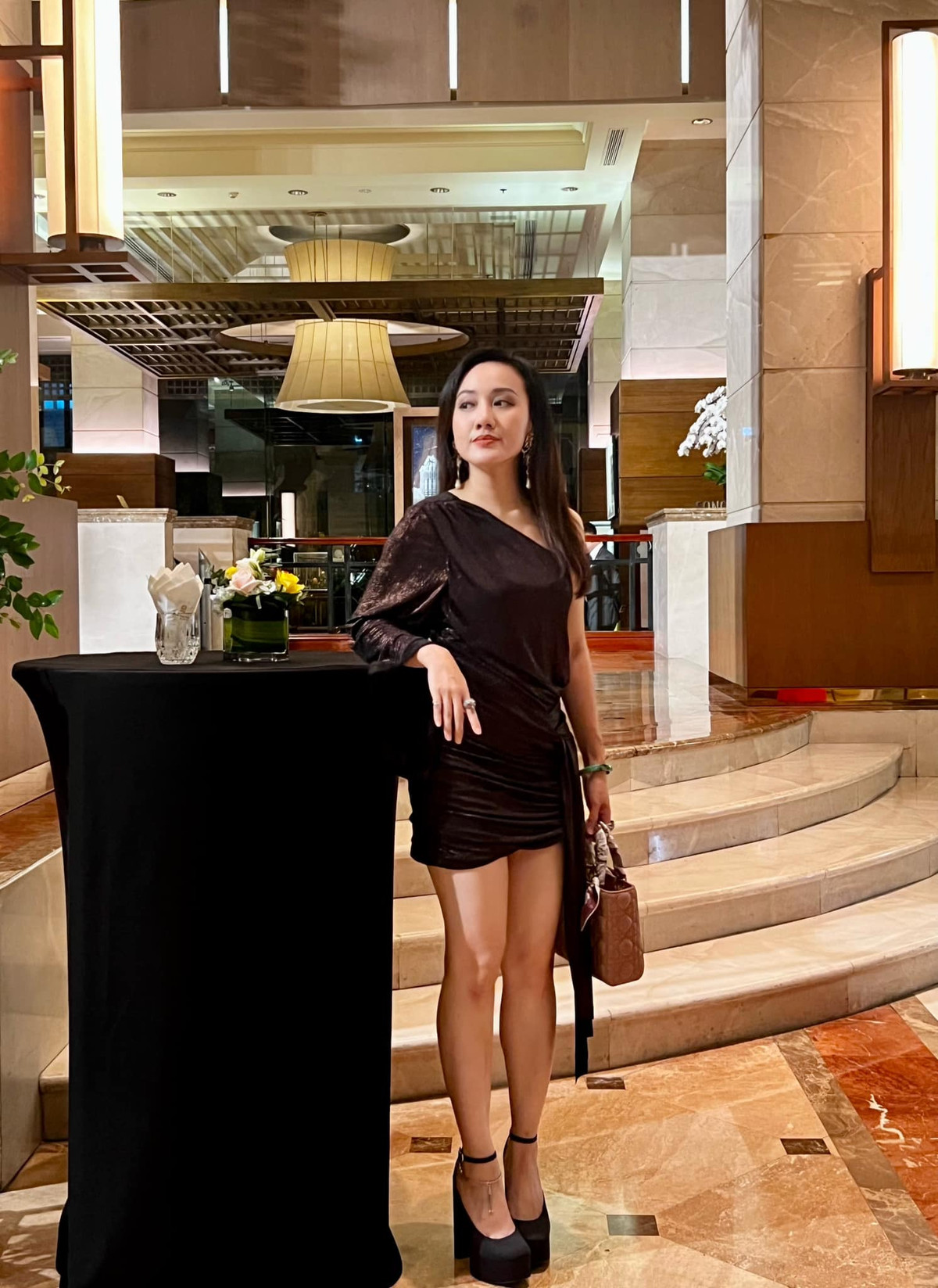 Hiếm khi nào nữ BTV của Thời sự 19h nói về cuộc sống hôn nhân cũng như tiết lộ thông tin về người chồng quyền lực của mình.