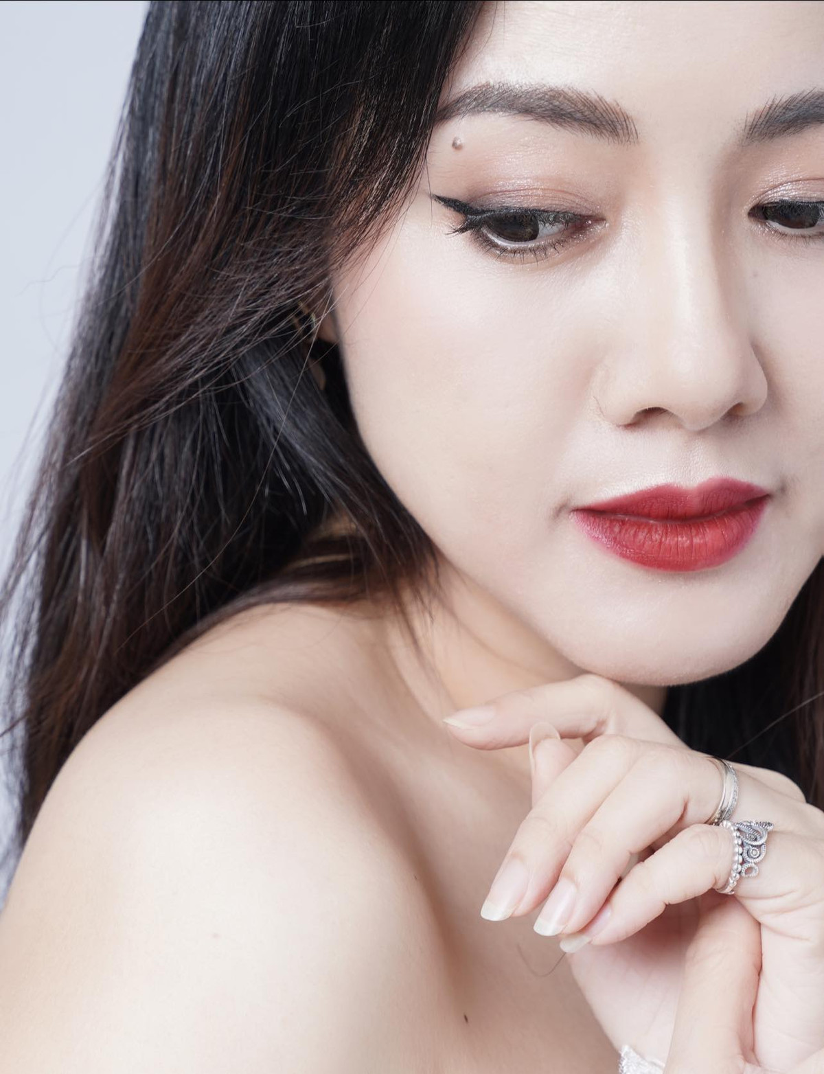 BTV Hoài Anh từng chia sẻ nhiều bộ ảnh với phong cách quyến rũ, gợi cảm.