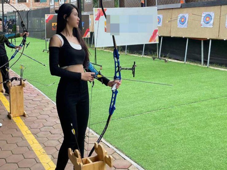 Nhiều cô gái xinh đẹp lựa chọn bắn cung để giải trí, đồng thời cho ra đời nhiều hình ảnh đẹp.