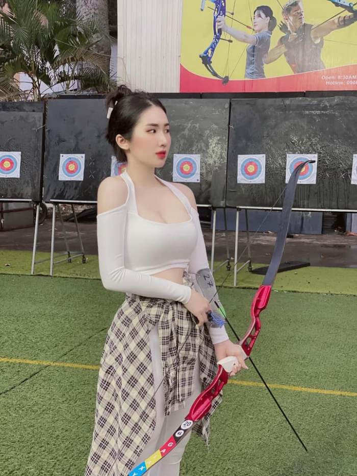 Hình ảnh những cô gái check in ở sân bắn cung ngày một nhiều và tạo nên sức lan toả lớn. Ảnh: Tổng hợp