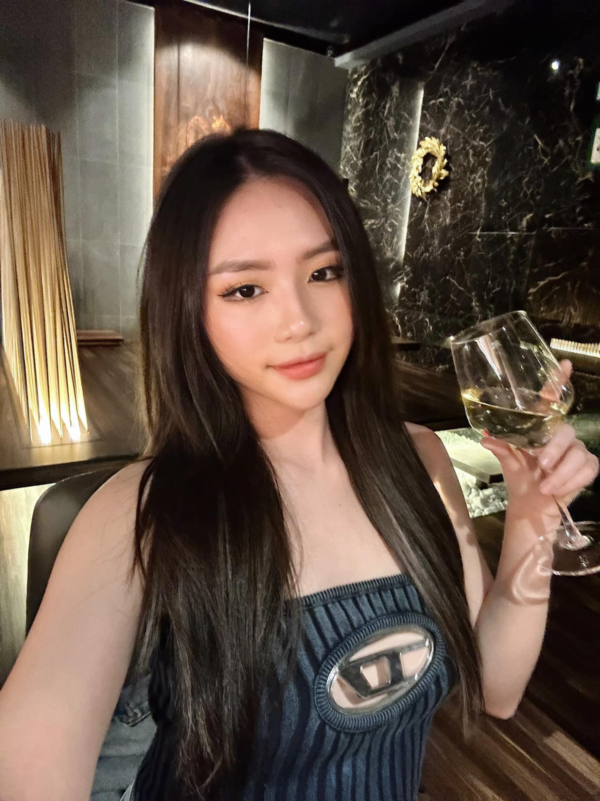 Ngoài ngoại hình nổi bật, gái xinh còn gây ấn tượng với cái tên “nửa ta nửa tây”, “không đụng hàng”.