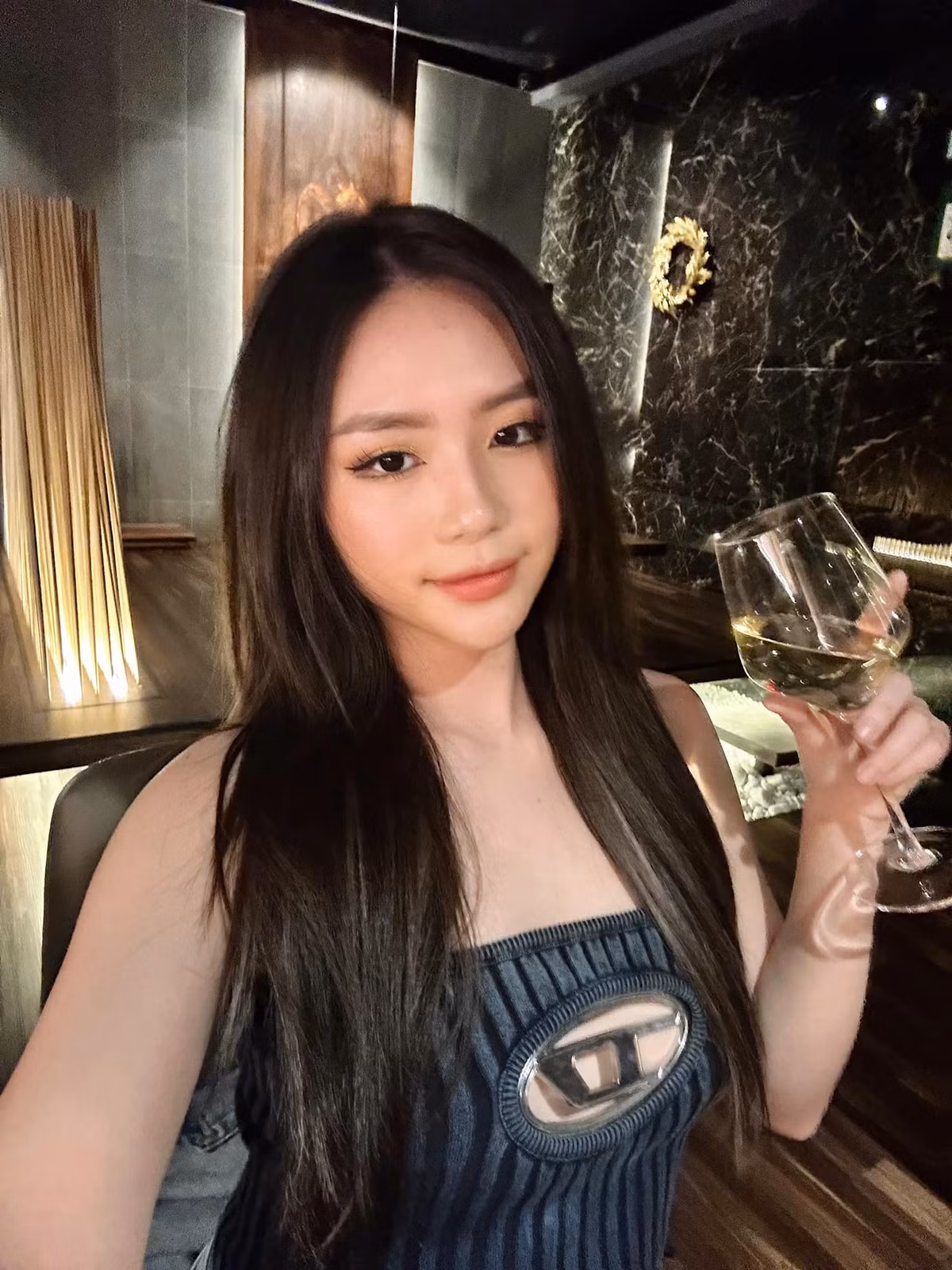 Ngoài ngoại hình nổi bật, gái xinh còn gây ấn tượng với cái tên “nửa ta nửa tây”, “không đụng hàng”.