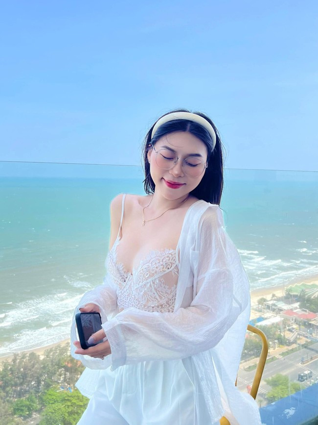 Khánh An khiến nhiều người ngỡ ngàng khi sở hữu body cân đối và nõn nà.