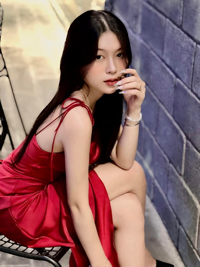 Khánh An may mắn được gia đình ủng hộ trong hành tình tìm lại giới tính thật của mình. Cô thậm chí được bố mẹ hỗ trợ toàn bộ chi phí phẫu thuật chuyển giới.