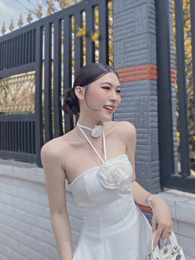 Khánh An (sinh năm 2000, quê Đồng Nai) là cô gái chuyển giới khá nổi tiếng trên MXH.