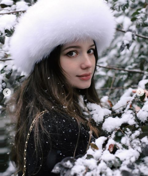 Được biết, Anastasia Cebulska sở hữu 4 dòng máu lai giữ Mông Cổ, Nga, Belarus và Ba Lan.