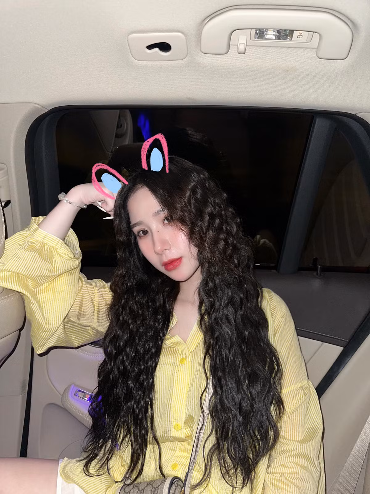 Tiểu Hý đang khẳng định tài năng của mình trên nhiều lĩnh vực. Cô dường như đang cố gắng thoát khỏi cái mác hot girl mạng.