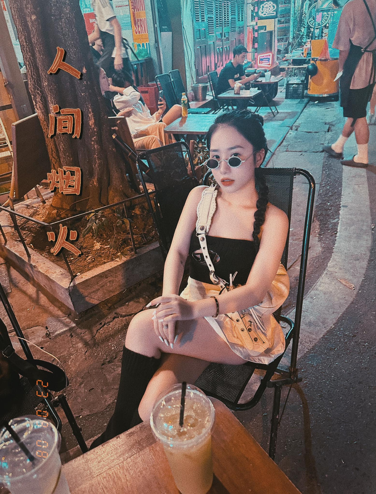 Dẫu vậy, dù chẳng cần show da thịt, cô vẫn xinh đẹp và nhận được lượng tương tác "khủng".