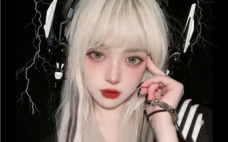 Nhan sắc của Ki Trí Trương thường được cư dân mạng so sánh với "búp bê Barbie".