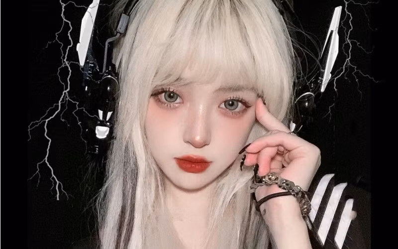 Nhan sắc của Ki Trí Trương thường được cư dân mạng so sánh với "búp bê Barbie".