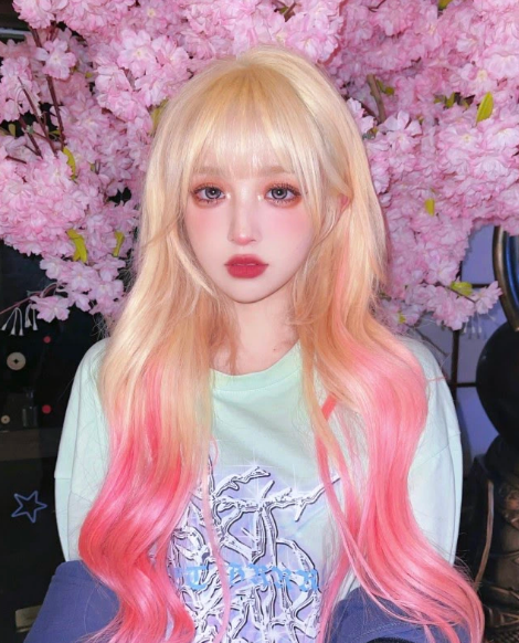 Ki Trí Trương, tên thật là Trương Diệu Nguyệt, sinh năm 1999 tại thành phố Nam Xương, tỉnh Giang Tây, Trung Quốc.